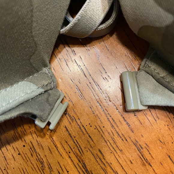 Camo bra by Pink by VS, front clasp. 34C underwire. Wear every push-up - Picture 8 of 13